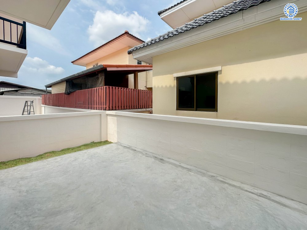 บ้านมือสองตกแต่งใหม่ โครงการ มณธานี บางแค ดีไซน์หรูหรา เนื้อที่กว้าง 63.90 ตร.ว. ฟังก์ชัน 3 ห้องนอน 3 ห้องน้ำ 2 ที่จอดรถ ฟังก์ชันครบตอบทุกไลฟ์สไตล์ บนทำเลศักยภาพ เชื่อมต่อถนนกาญจนาภิเษก ใกล้เดอะมอลล์บางแค ใกล้รถไฟฟ้าสายสีน้ำเงิน "สถานีหลักสอง" และจุดขึ้นทางด่วน "กาญจนาภิเษก"